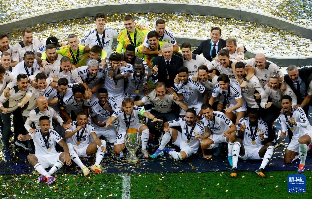 武磊第五次加冕中国金球奖@人民日报体育.