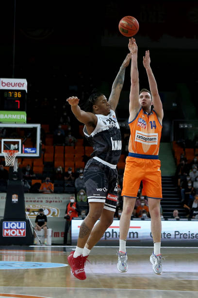 也暴露了他 也暴露了他