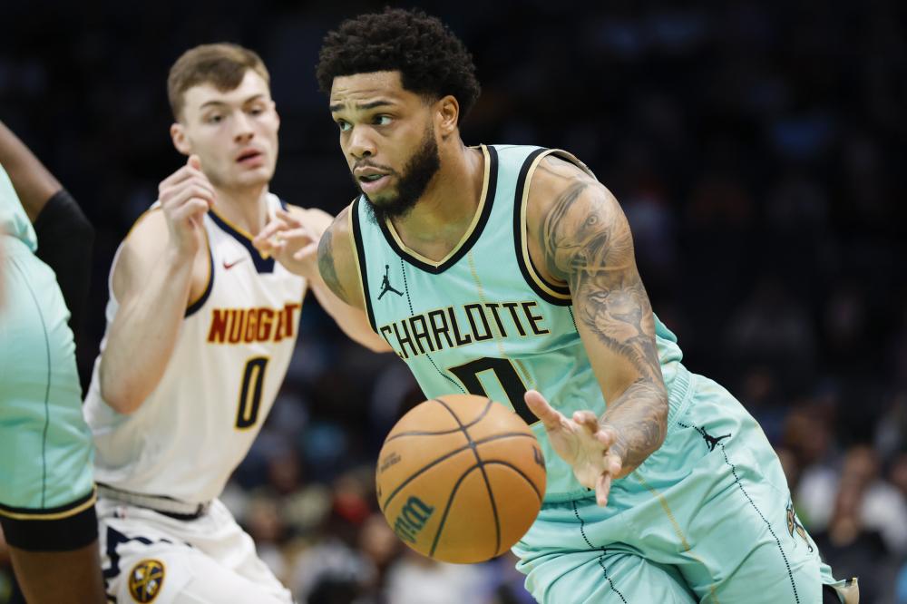 京鲁大战互爆惨案！国安6-1大胜9人山东，山东回主场6-0还以颜色